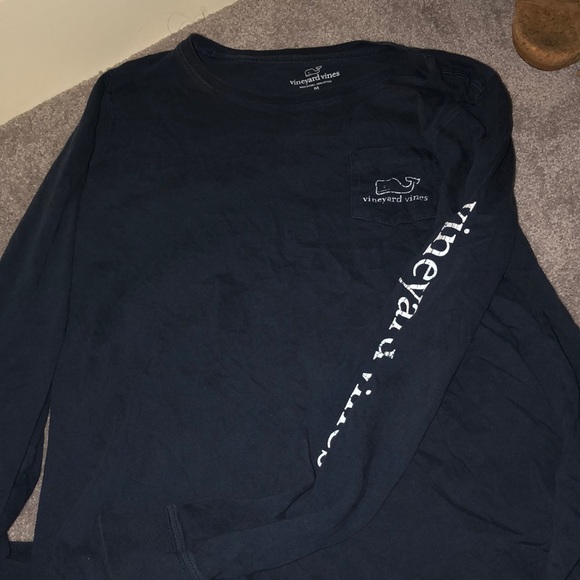 Navy blue long sleeve - Vineyard Vines! - Picture 1 of 1